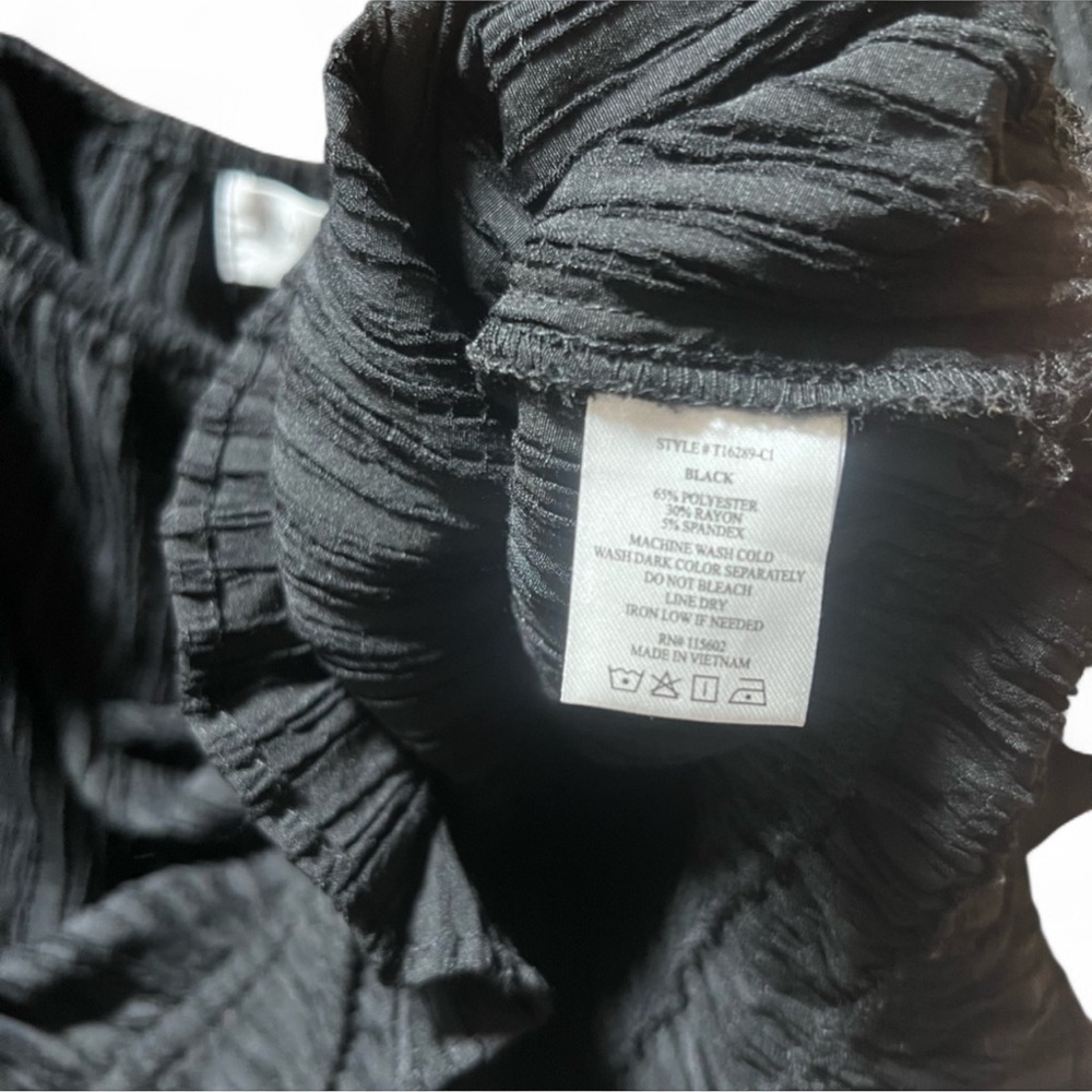 Black Gathered Crop Blouse with Puff Sleeves - Picture 4 of 4